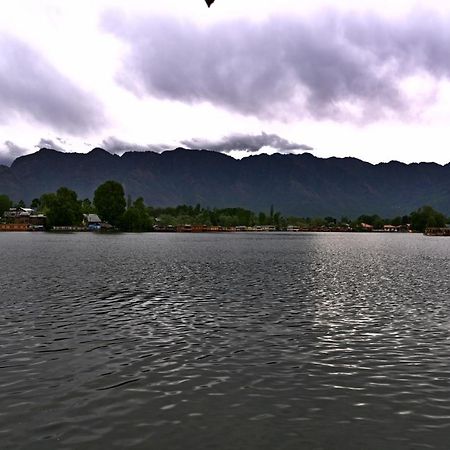 Wangnoo Worth Houseboats Hotel Srinagar  Exterior photo