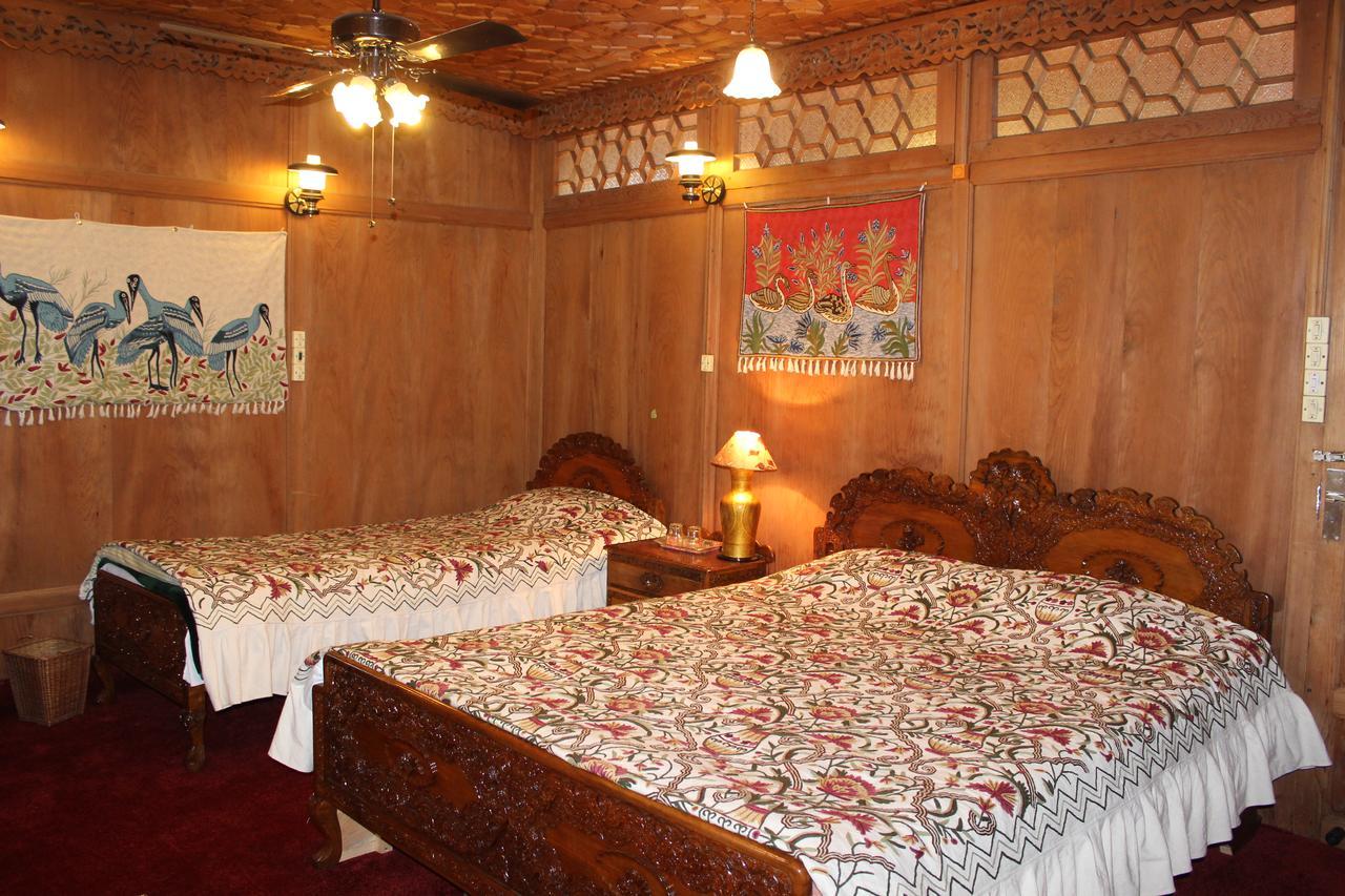 Wangnoo Worth Houseboats Hotel Srinagar  Exterior photo