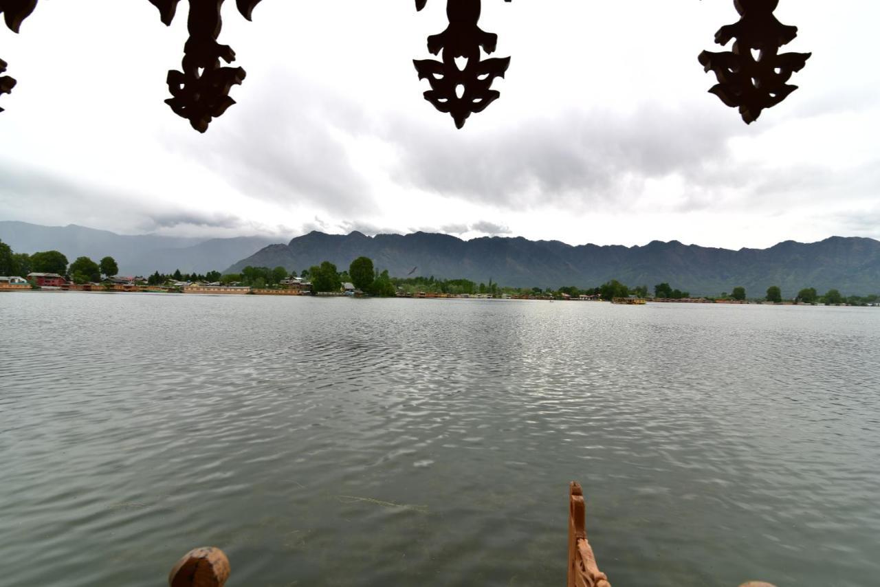 Wangnoo Worth Houseboats Hotel Srinagar  Exterior photo